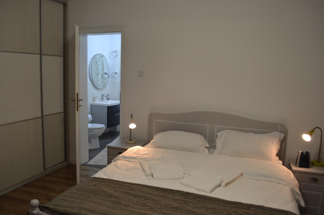 Appartement Victoria Plaza Two Bdr Apt à Bucarest Extérieur photo