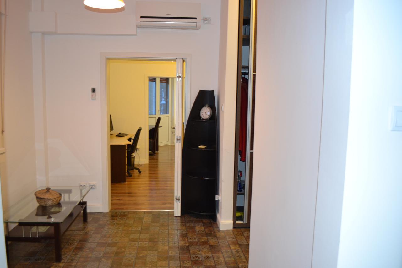 Appartement Victoria Plaza Two Bdr Apt à Bucarest Extérieur photo