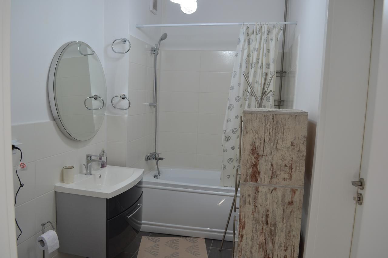Appartement Victoria Plaza Two Bdr Apt à Bucarest Extérieur photo