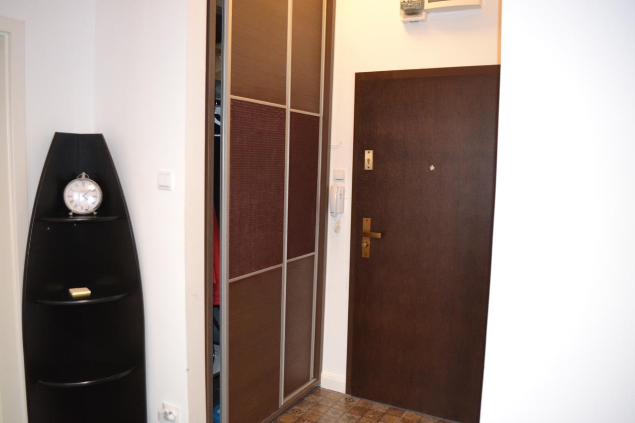 Appartement Victoria Plaza Two Bdr Apt à Bucarest Extérieur photo