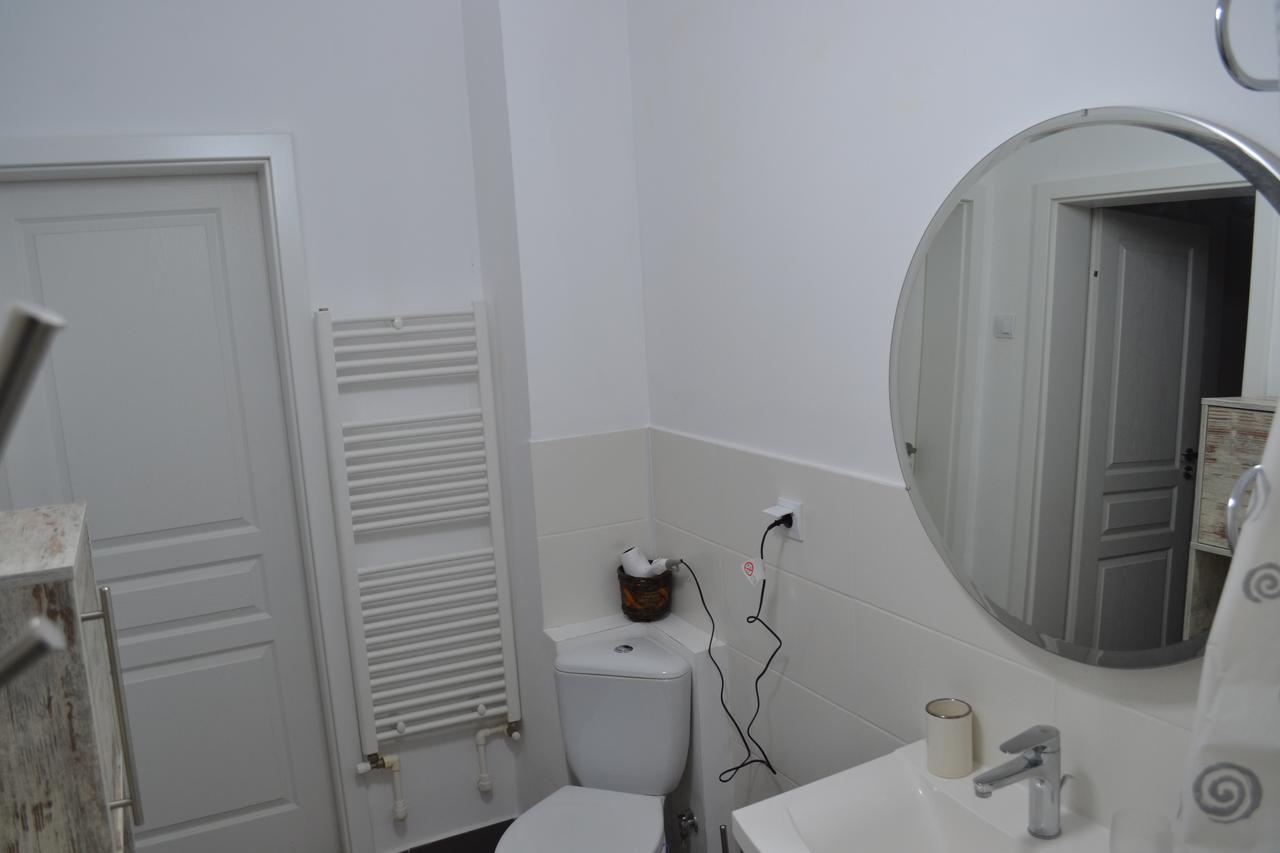 Appartement Victoria Plaza Two Bdr Apt à Bucarest Extérieur photo