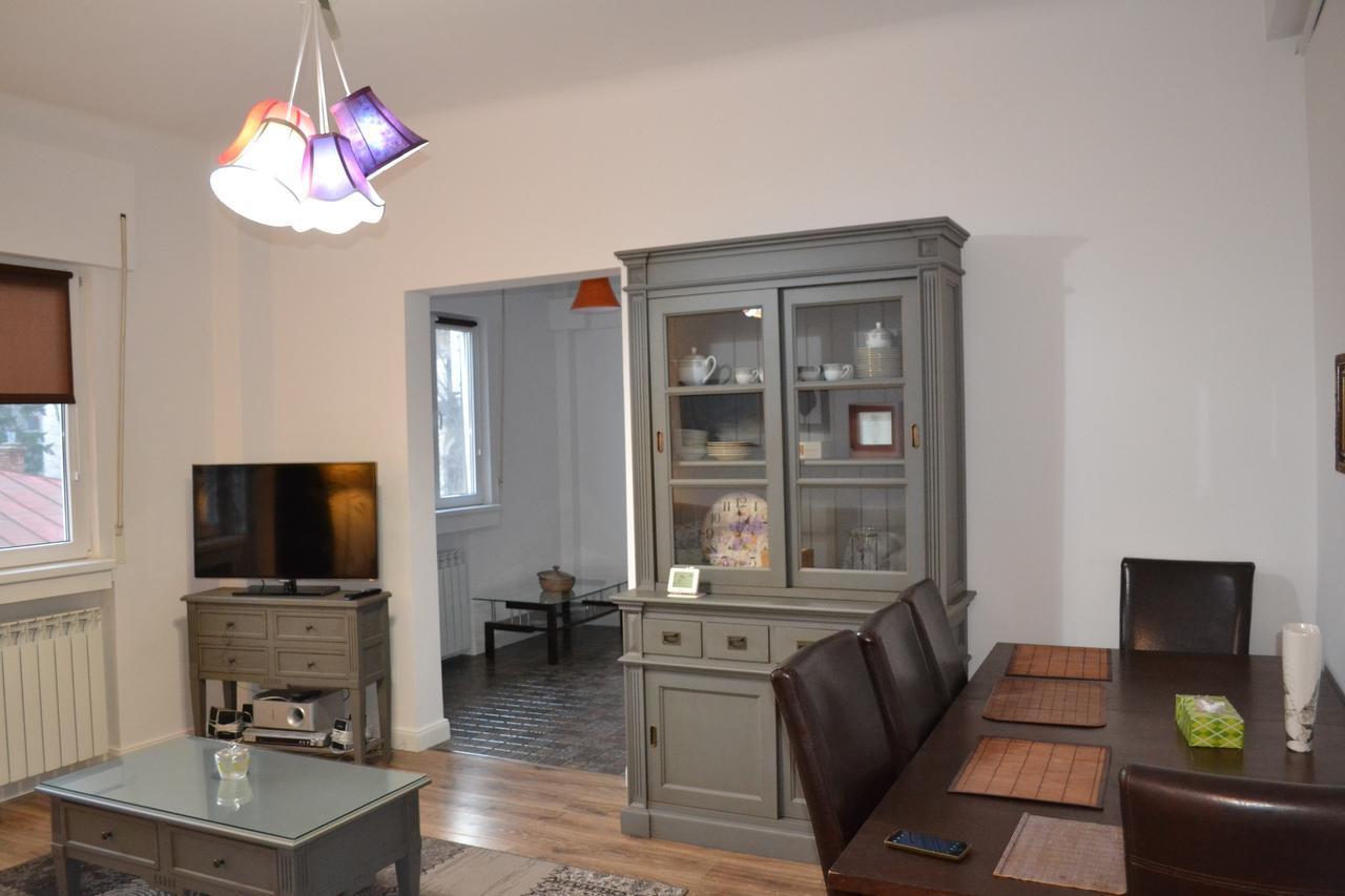 Appartement Victoria Plaza Two Bdr Apt à Bucarest Extérieur photo
